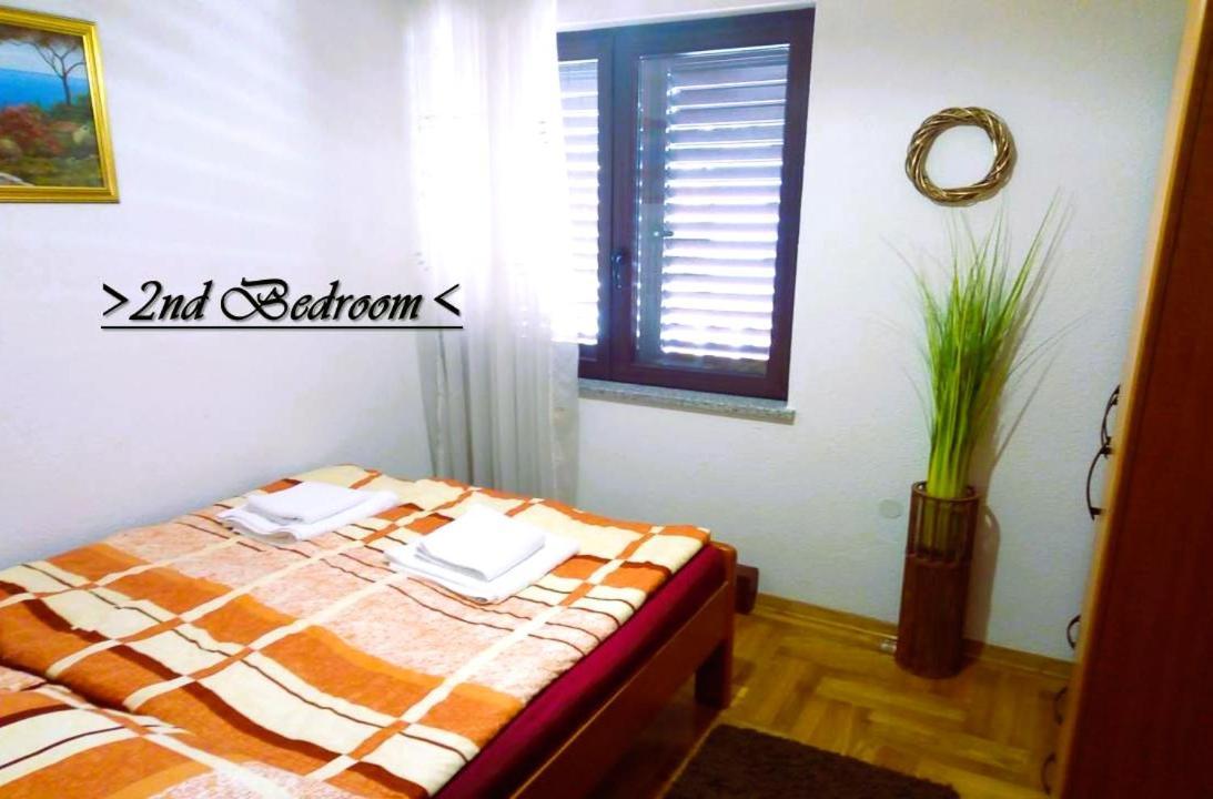 Apartman House White Stone Split *