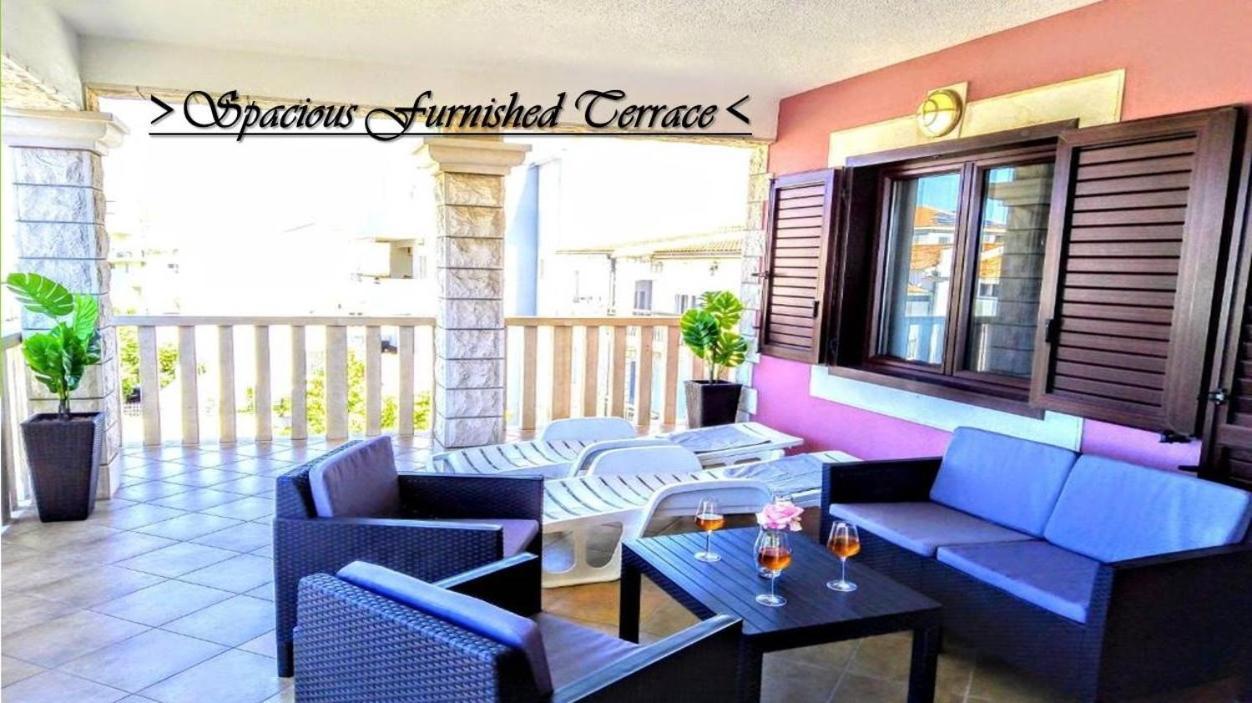 Apartman House White Stone Split *