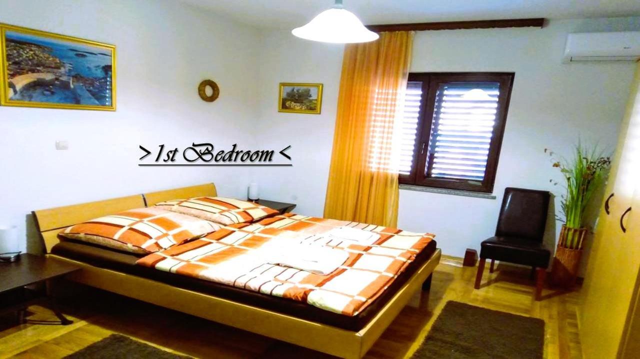 House White Stone Split Apartman *
