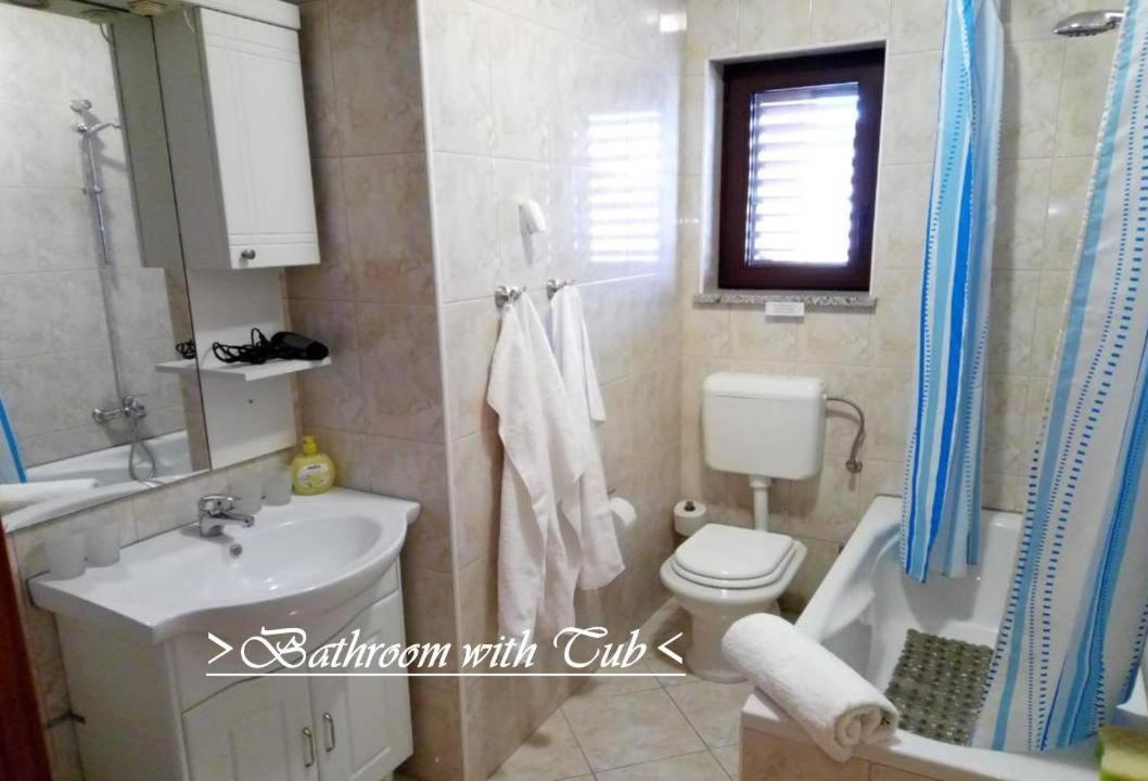 Apartman House White Stone Split