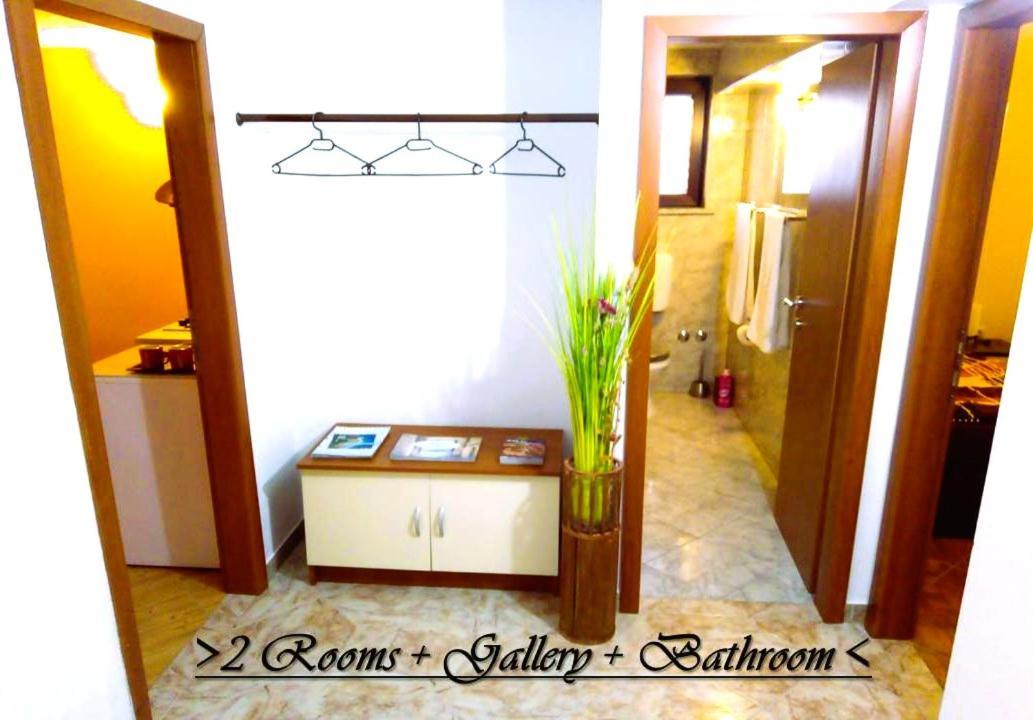 Apartman House White Stone Split