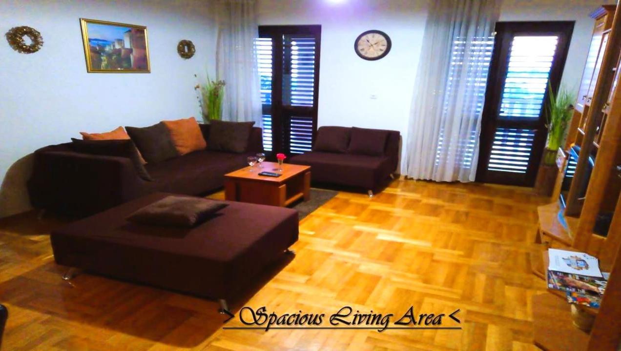 House White Stone Split Apartment *