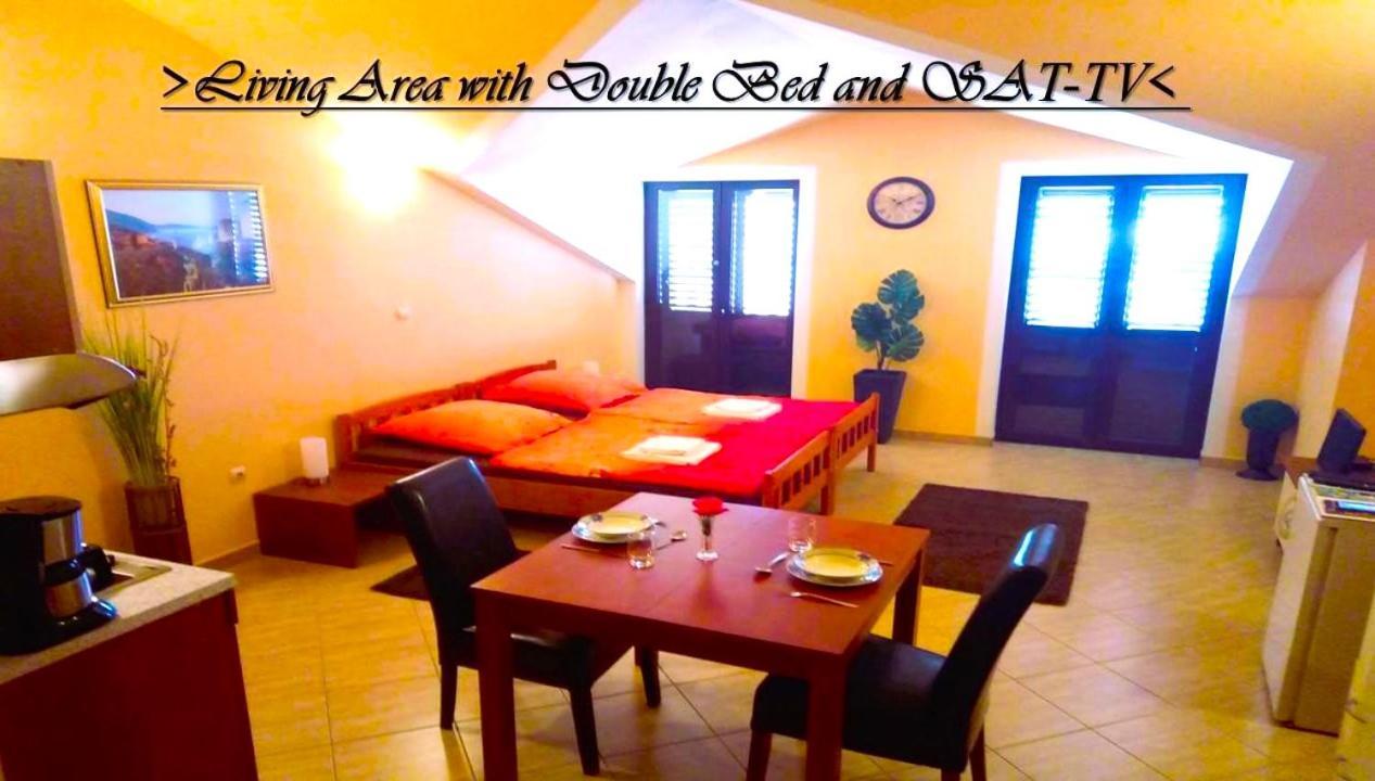 House White Stone Split Apartment *